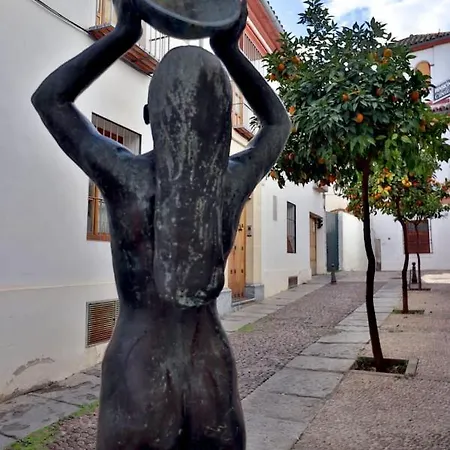 Cibeles בית הארחה 2*